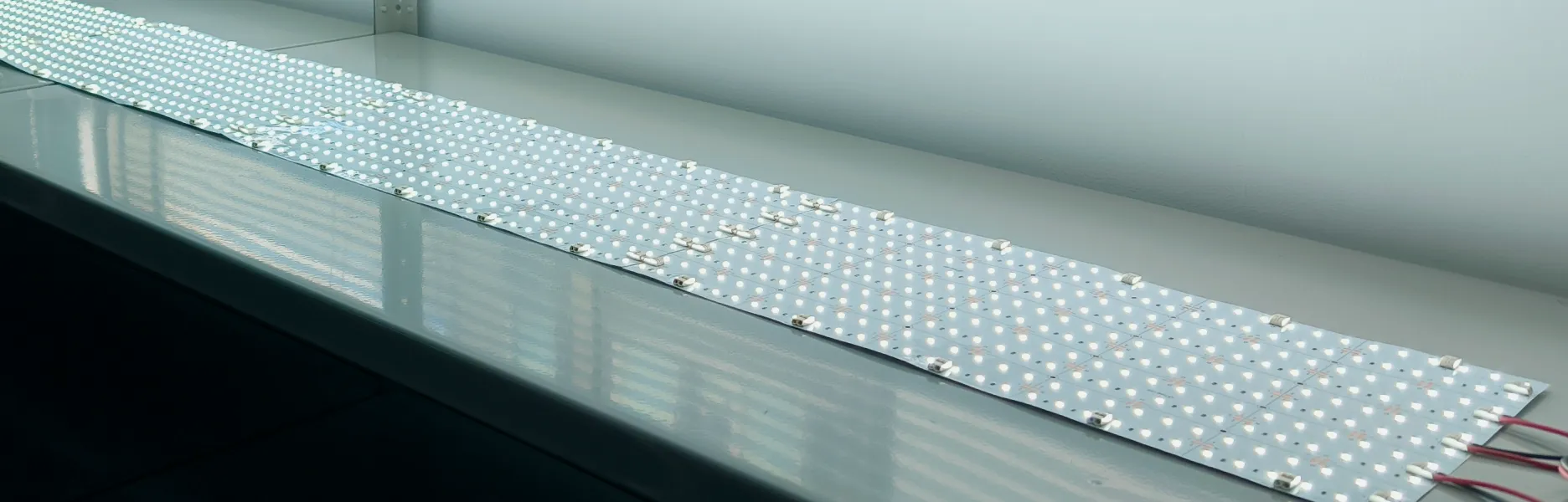 シートを連結してさらに大きな照明として使えます