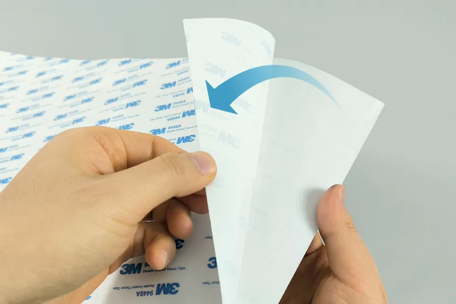 シートライト裏側に両面テープ