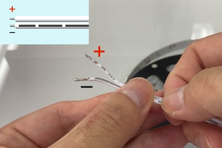接続する電源極性を間違えないで下さい。